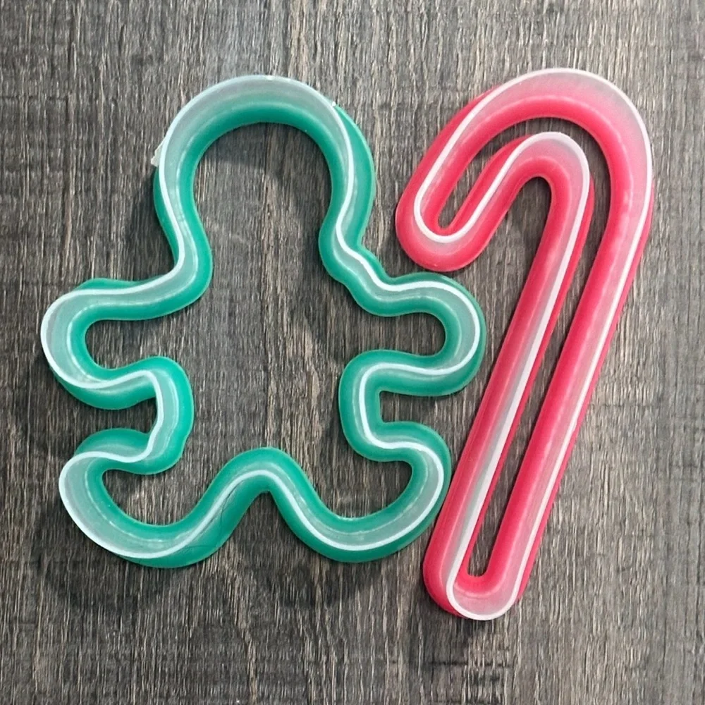 💞 New 2-Piece Gingerbread Man & Candy Cane Christmas Holiday Cookie Cutter Set